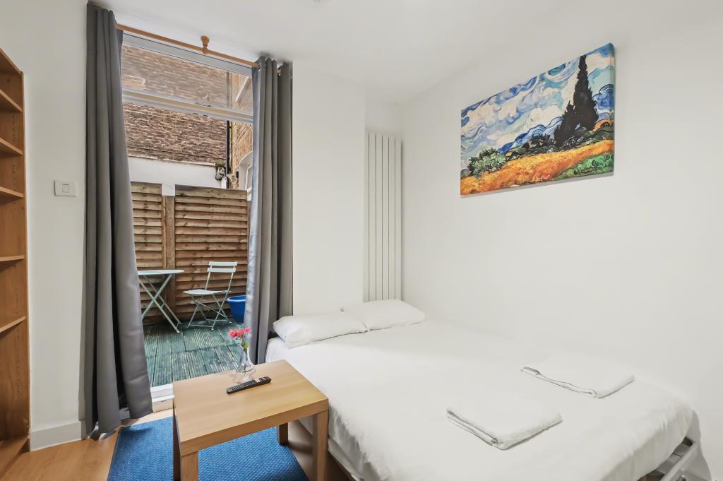Flat Fairholme Road in Greater London