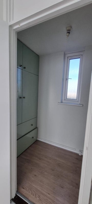 Room Lucey Way in Greater London