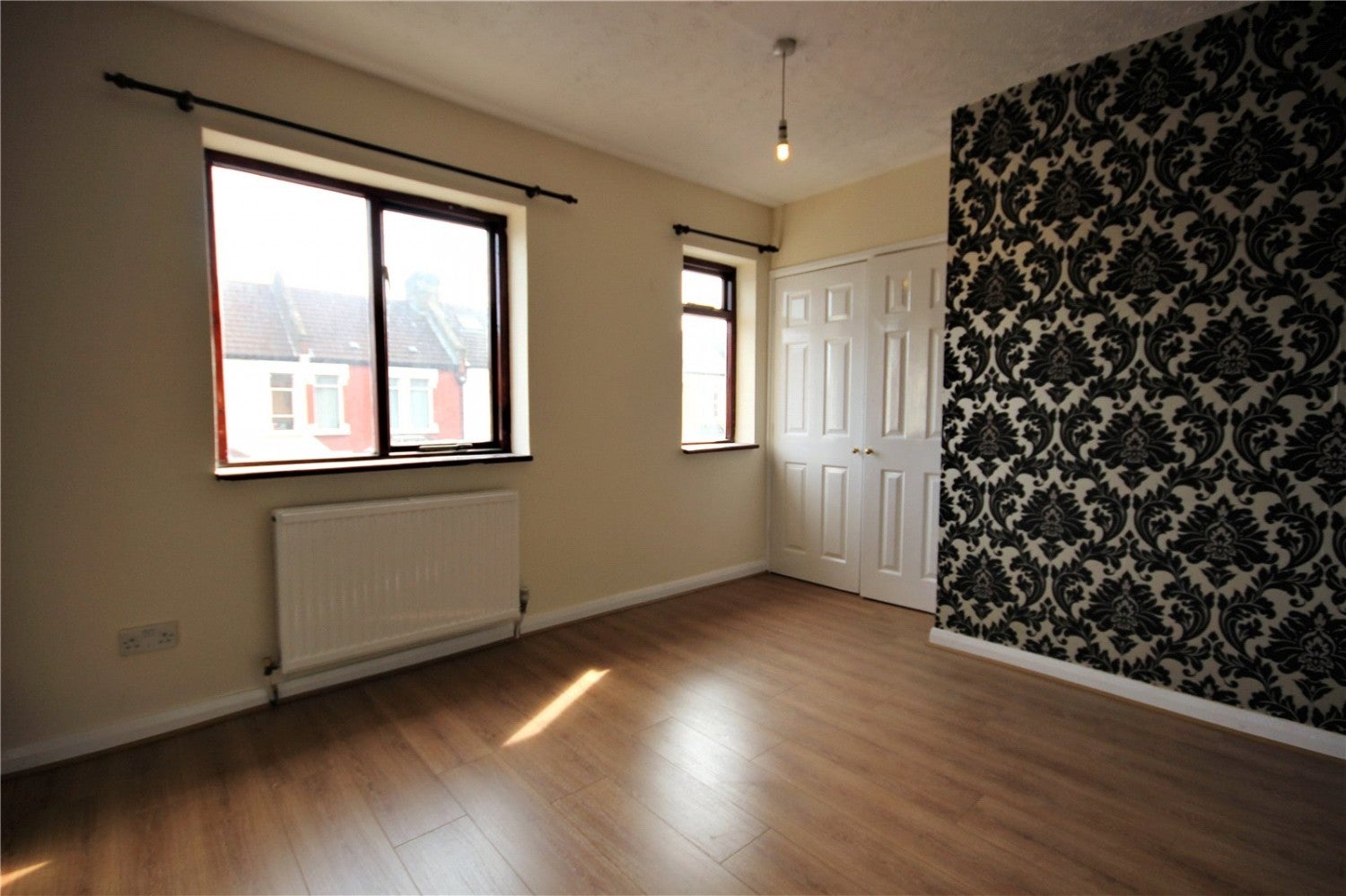 Flat Moffat Road in Greater London