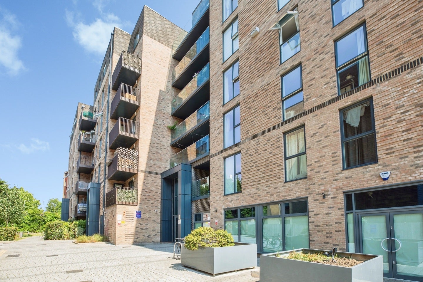 Flat Yeoman Street in Greater London