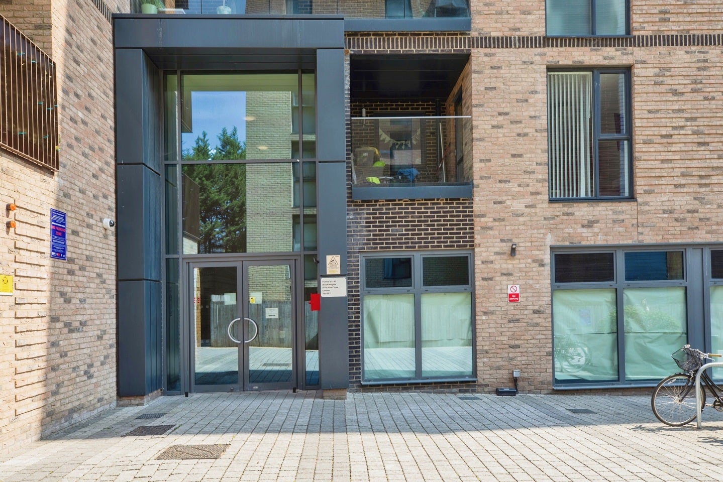 Flat Yeoman Street in Greater London