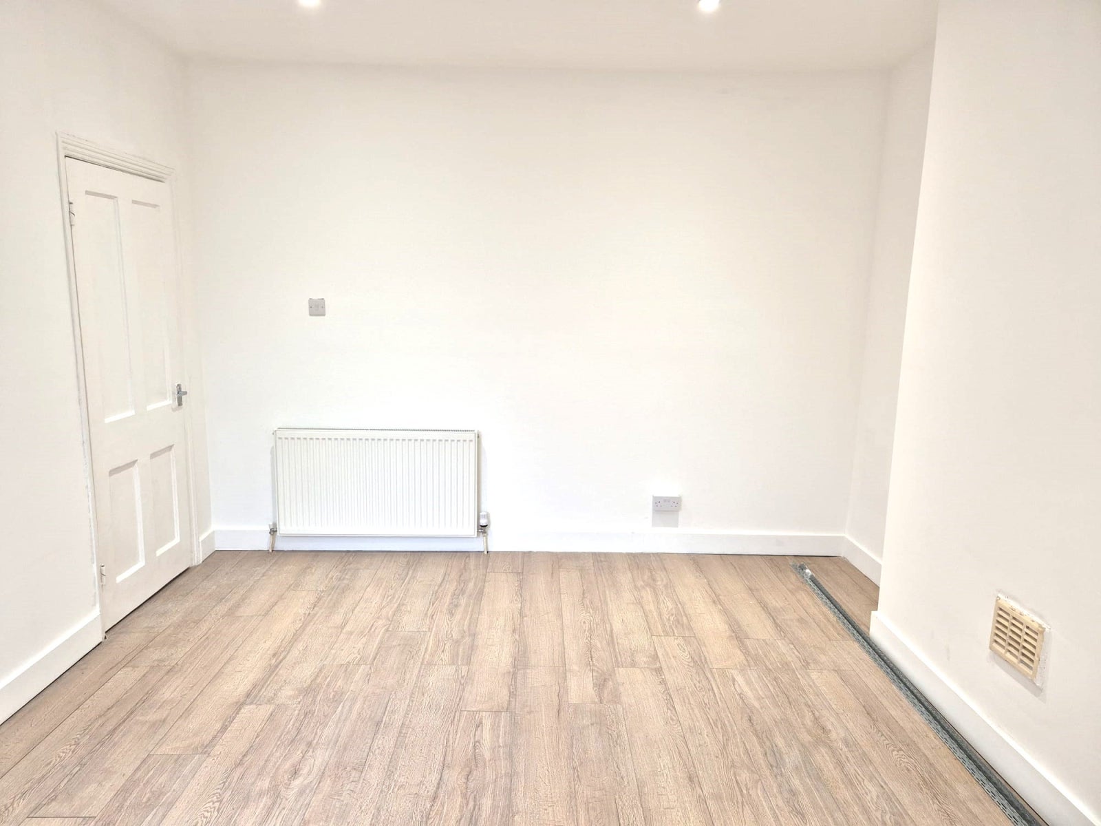 Flat Rosslyn Crescent in London