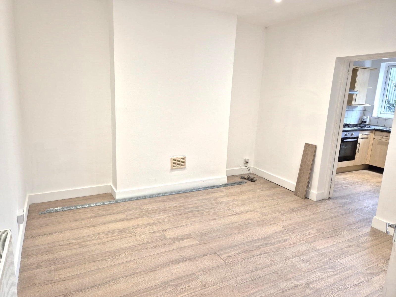 Flat Rosslyn Crescent in London