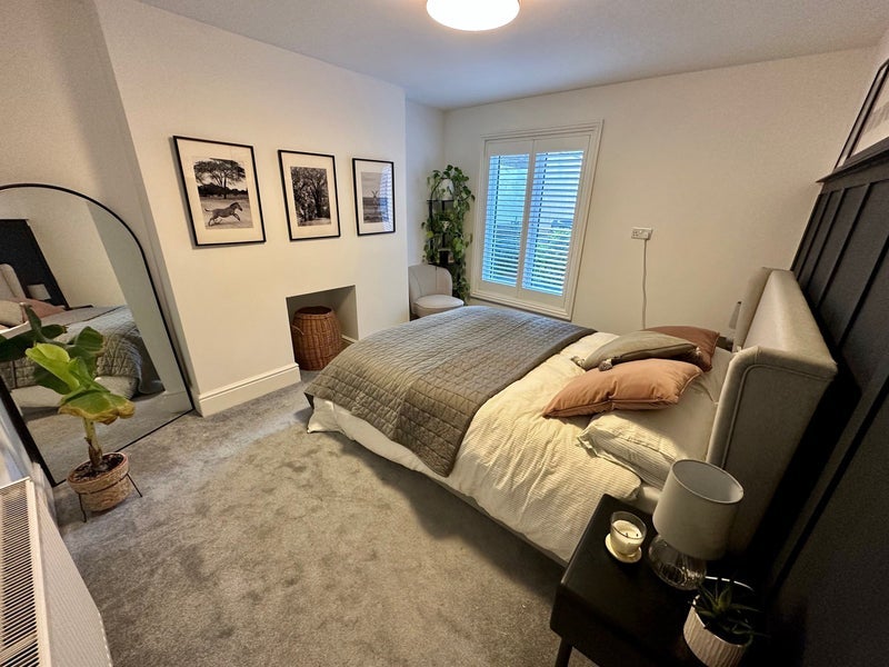 Flat Rosendale Road in Greater London