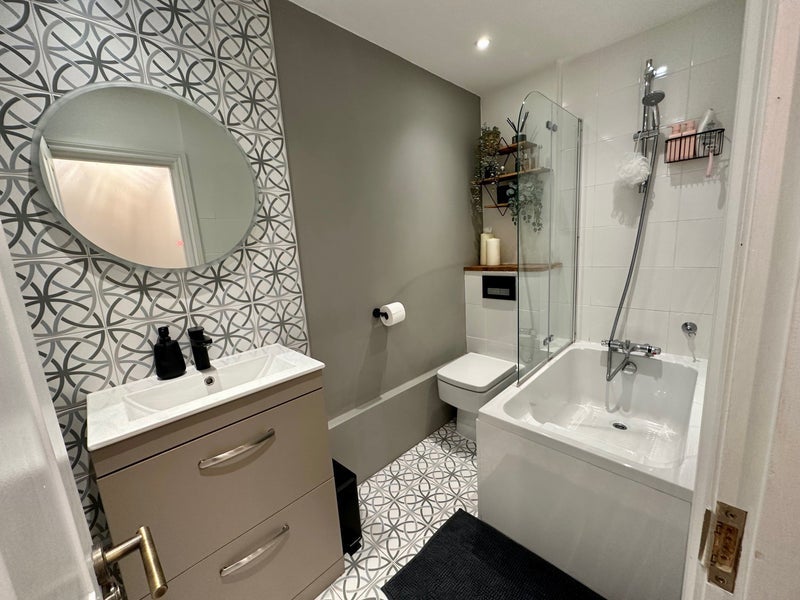 Flat Rosendale Road in Greater London