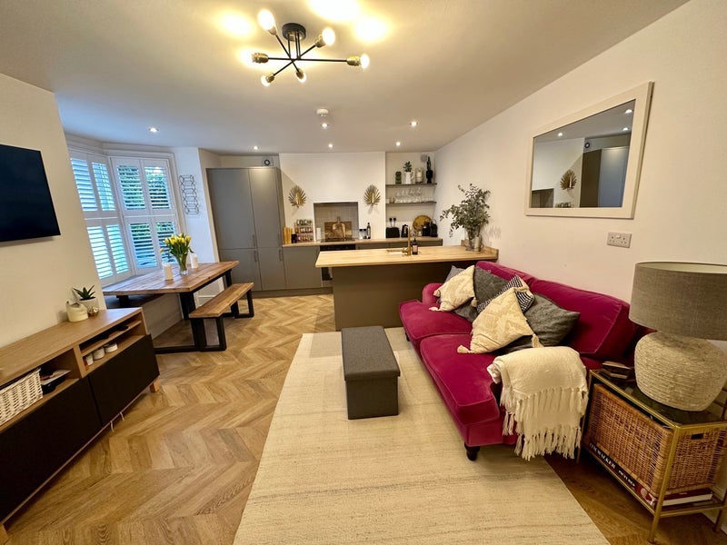 Flat Rosendale Road in Greater London