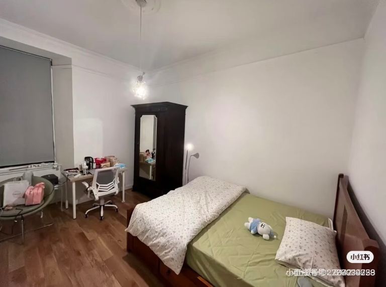 Room White Street in Glasgow