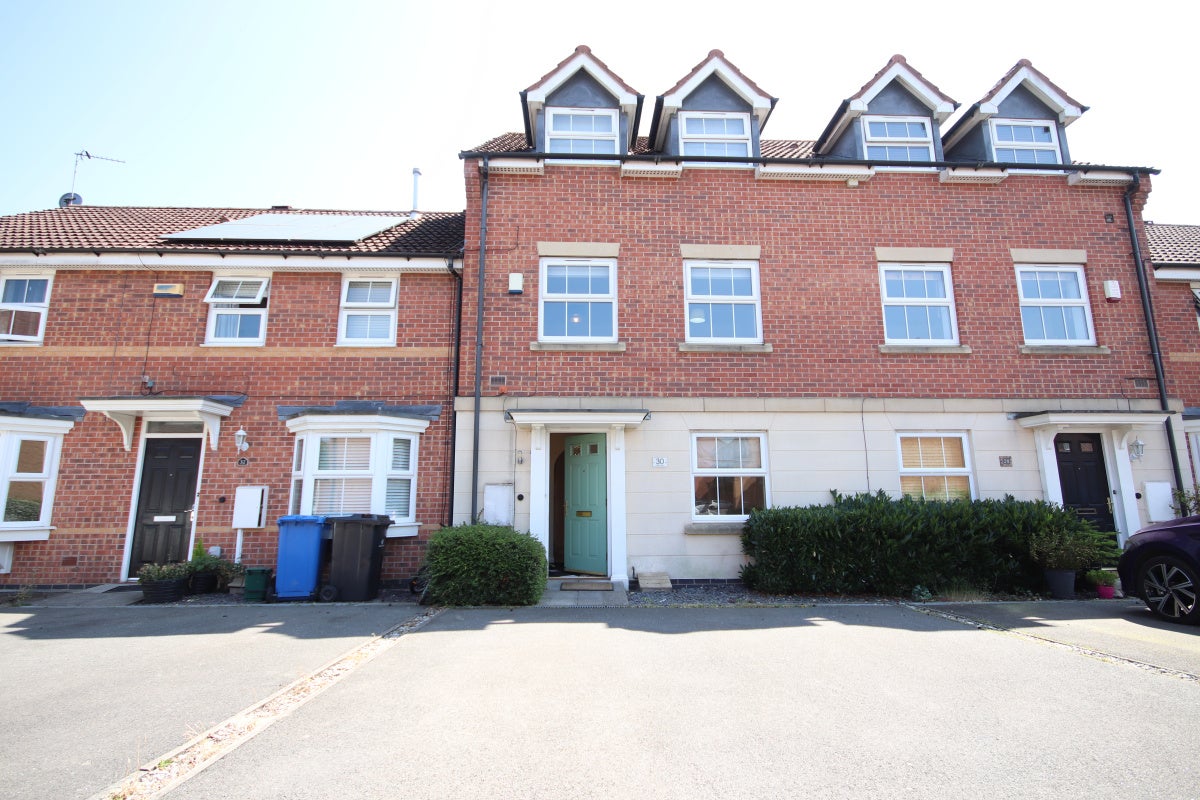 House Avalon Drive in Derby