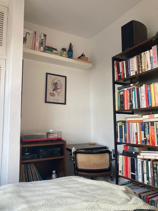 Flat Manse Road in Greater London