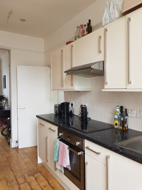 Flat Manse Road in Greater London
