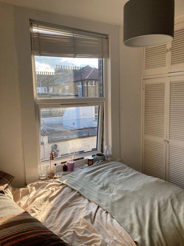 Flat Manse Road in Greater London