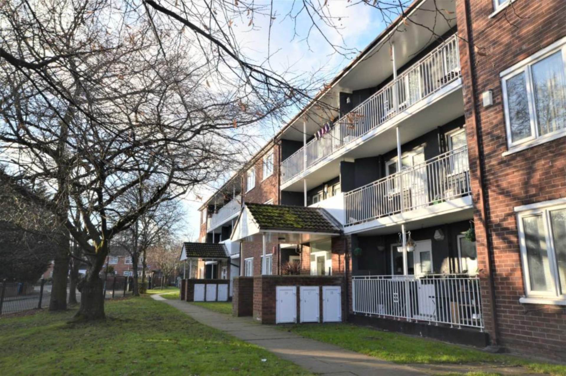 Flat Lockett Gardens in Salford