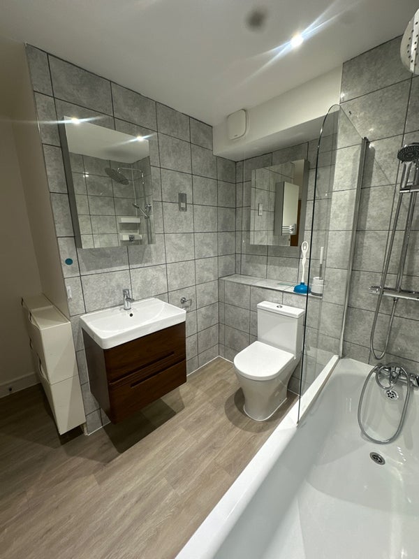 Room Dockers Tanner Road in Greater London