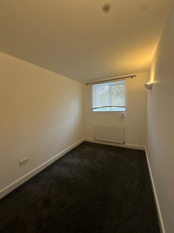 Room Dockers Tanner Road in Greater London