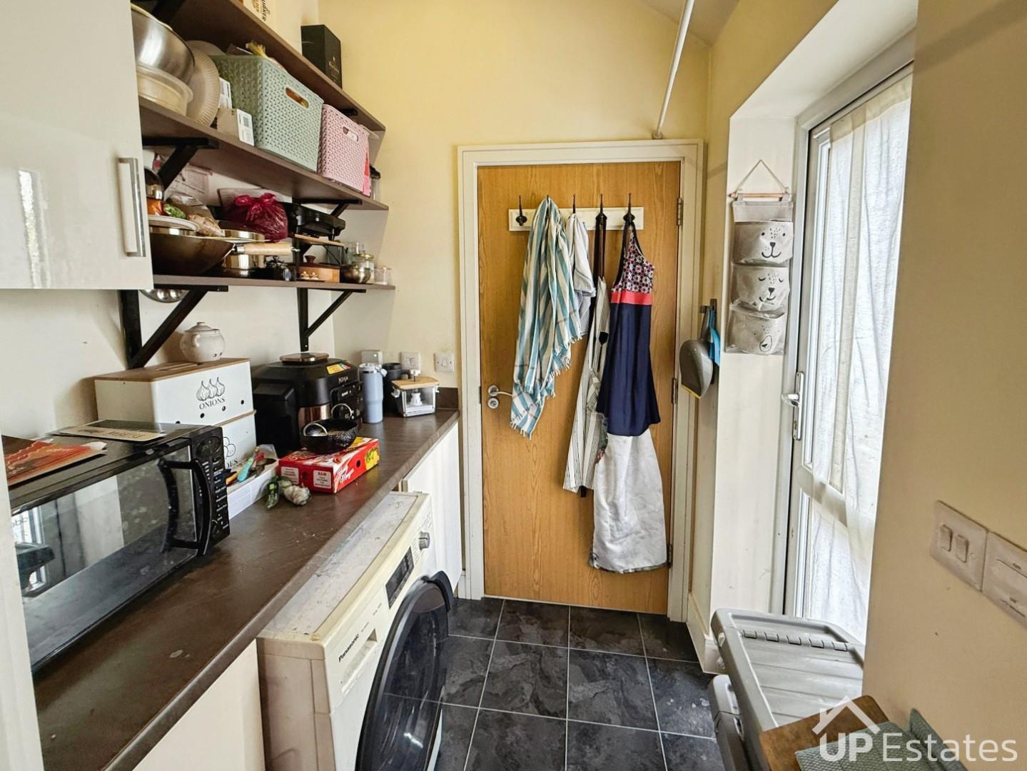 House Lyttelton Close in Rugby