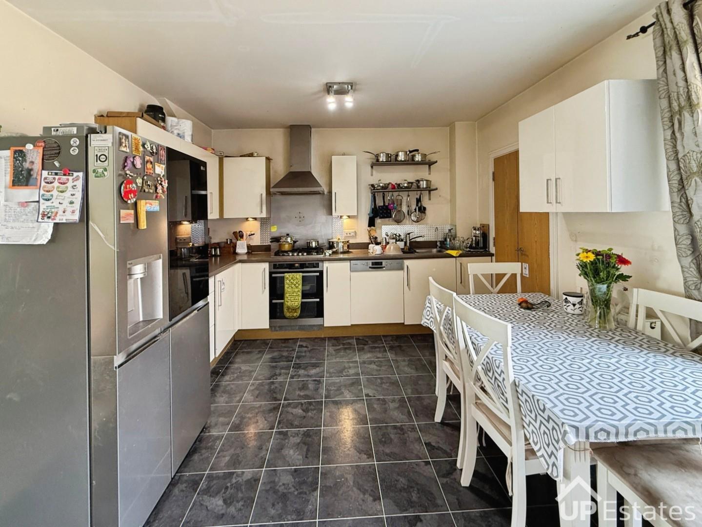 House Lyttelton Close in Rugby