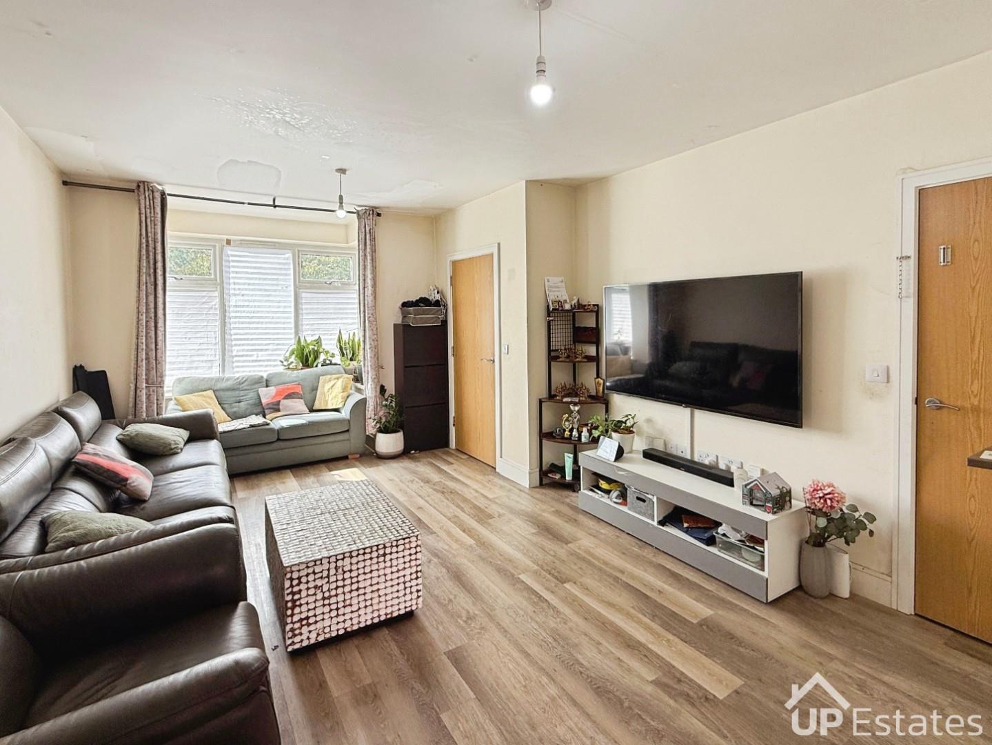 House Lyttelton Close in Rugby