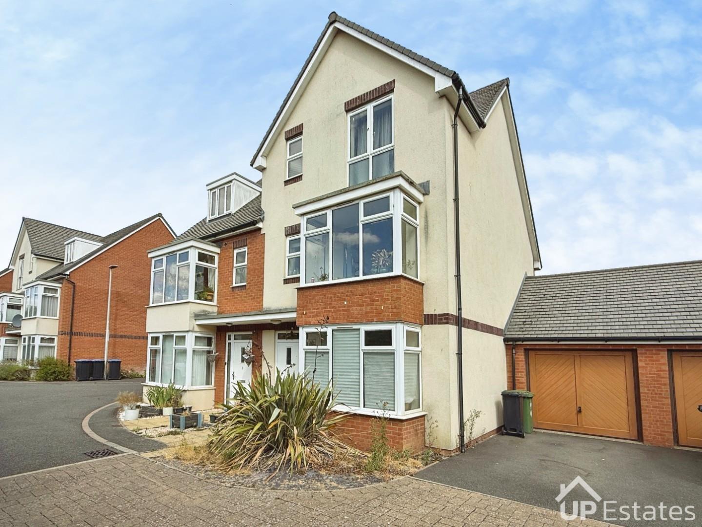 House Lyttelton Close in Rugby