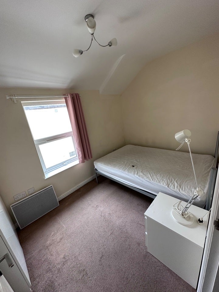 Flat Claude Place in Cardiff