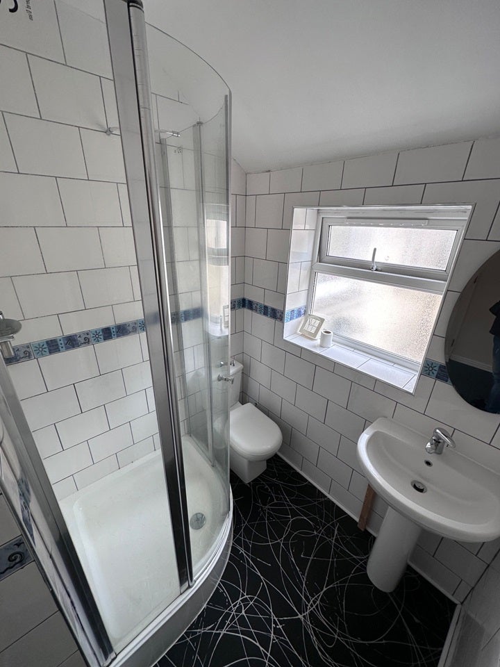Flat Claude Place in Cardiff