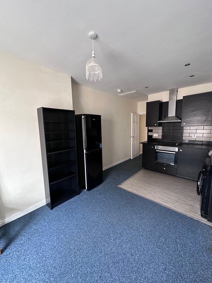 Flat Claude Place in Cardiff