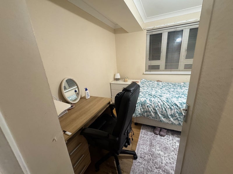 Room Augustus Street in Greater London