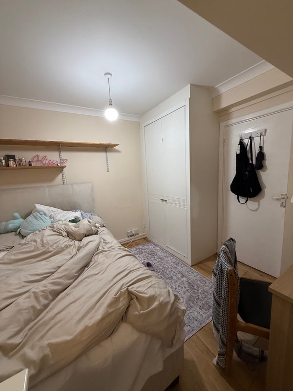Room Augustus Street in Greater London