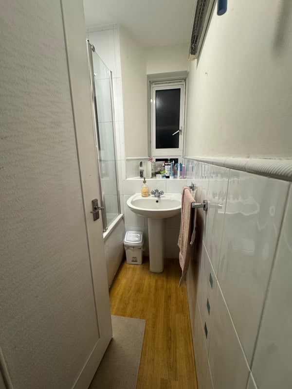 Room Augustus Street in Greater London