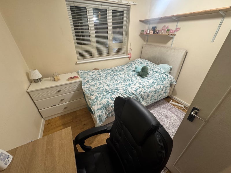 Room Augustus Street in Greater London