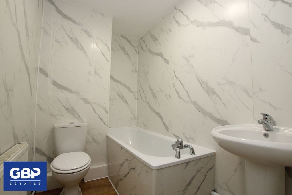 Flat South Street in Greater London