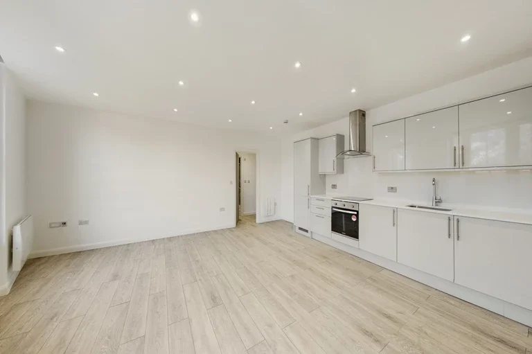 Flat Walm Lane in Greater London