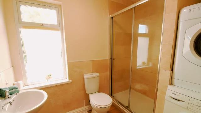 Room Bulk Road in Lancaster