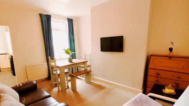 Room Bulk Road in Lancaster