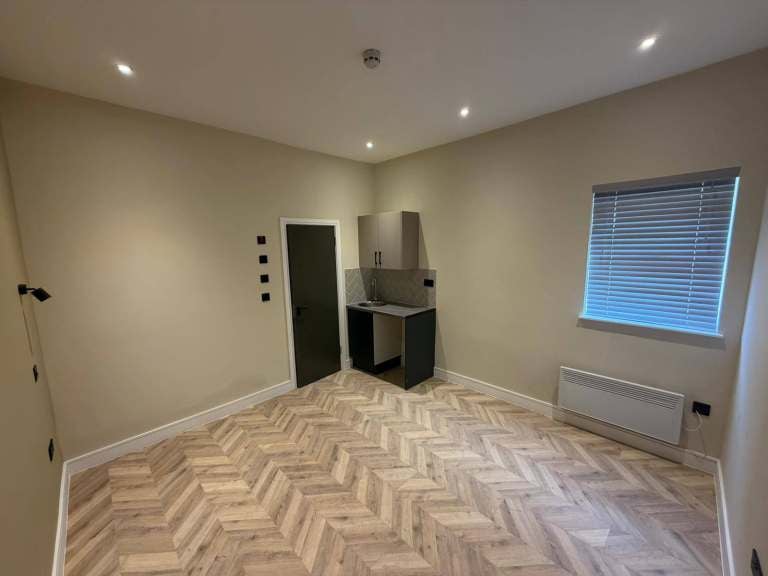 Flat South Street in Greater London