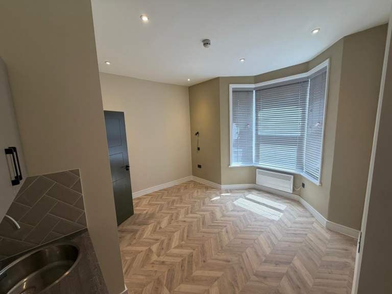 Flat South Street in Greater London