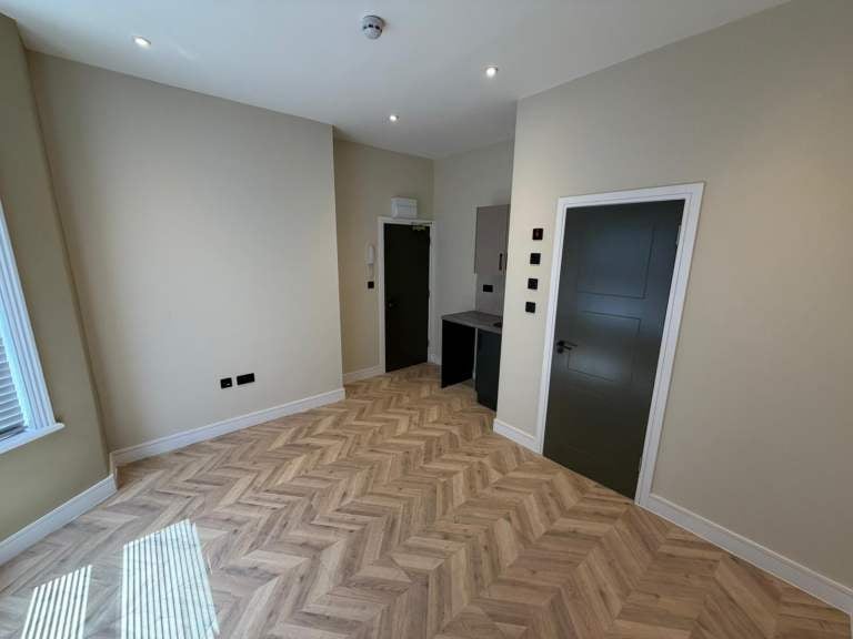 Flat South Street in Greater London