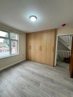 Flat Tachbrook Road in Greater London