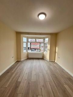Flat Tachbrook Road in Greater London