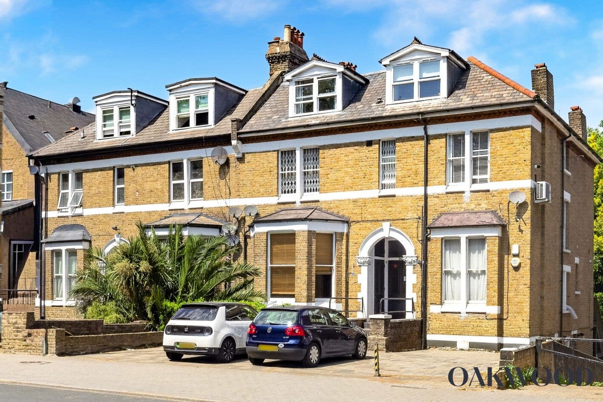 Flat Vartry Road in Greater London