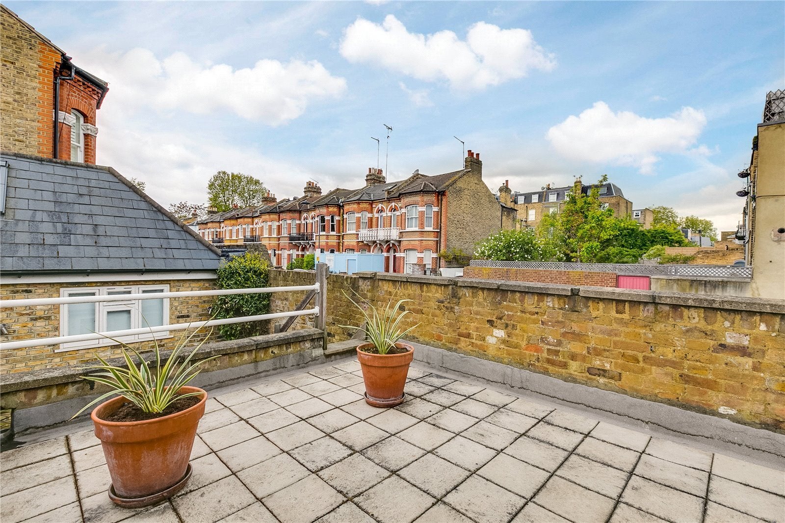 Flat Harwood Road in Greater London