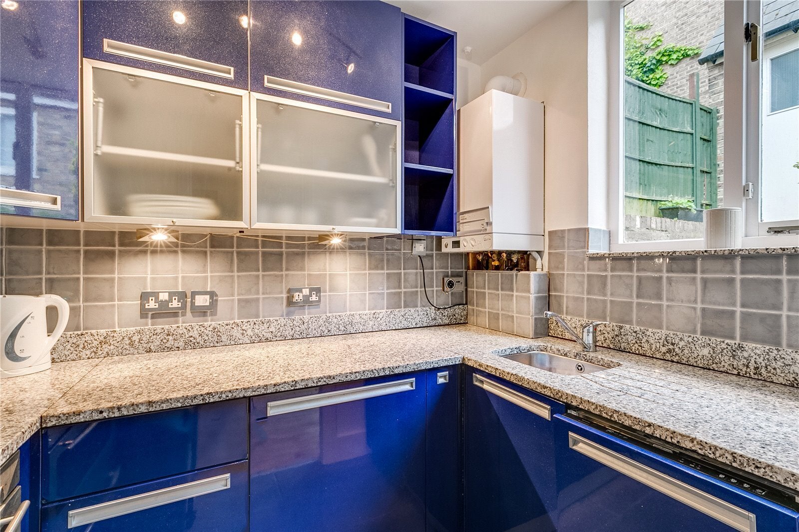 Flat Harwood Road in Greater London