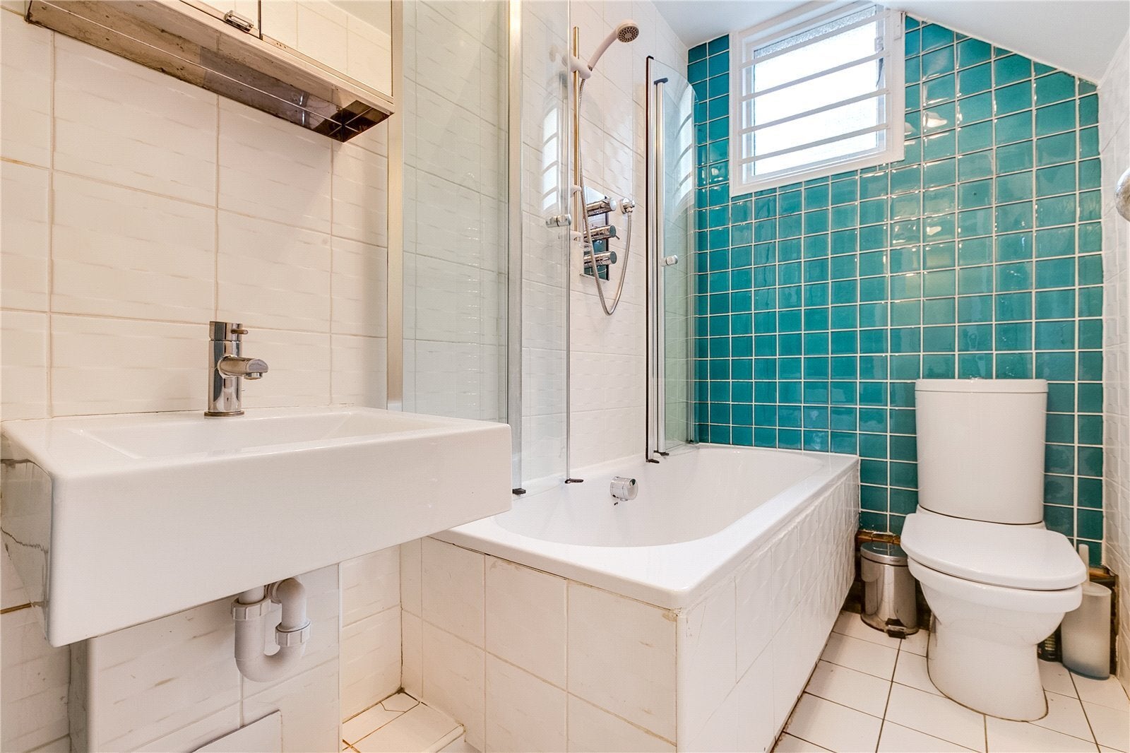 Flat Harwood Road in Greater London