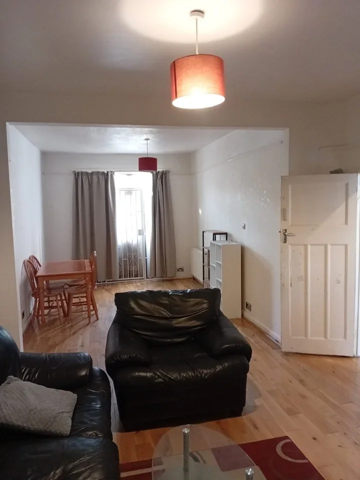 House Gantshill Crescent in Greater London
