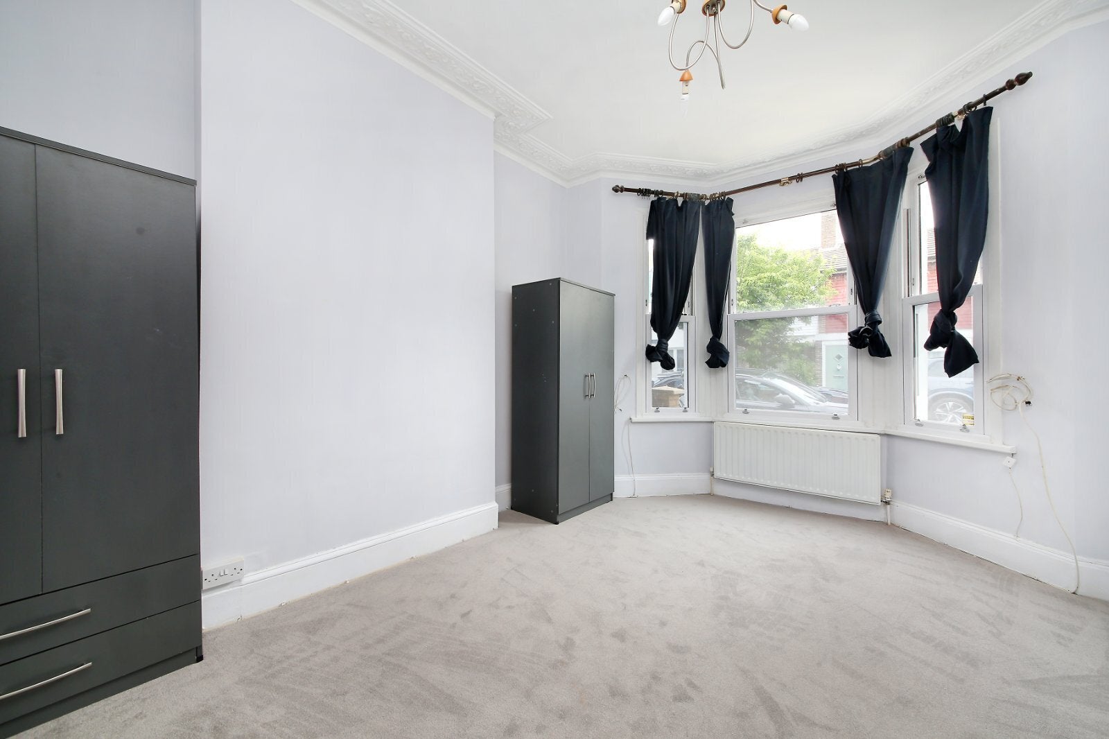 Flat Parma Crescent in Greater London