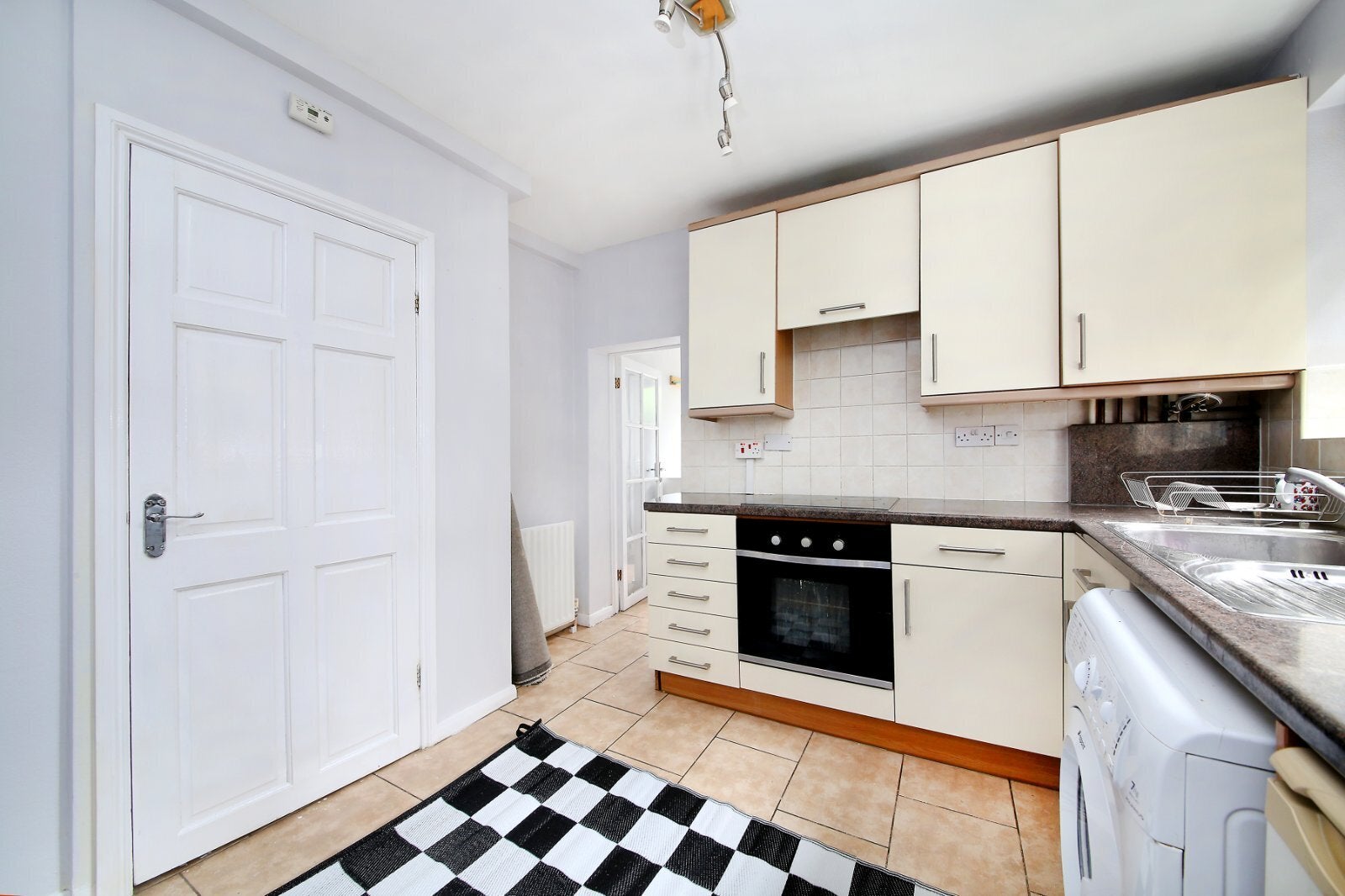 Flat Parma Crescent in Greater London