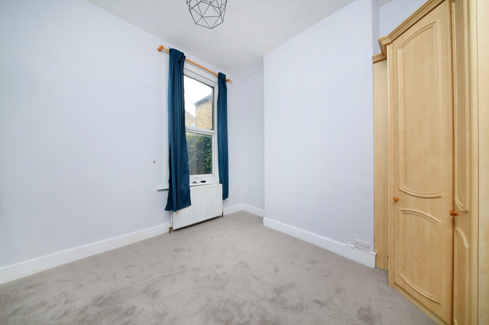 Flat Parma Crescent in Greater London
