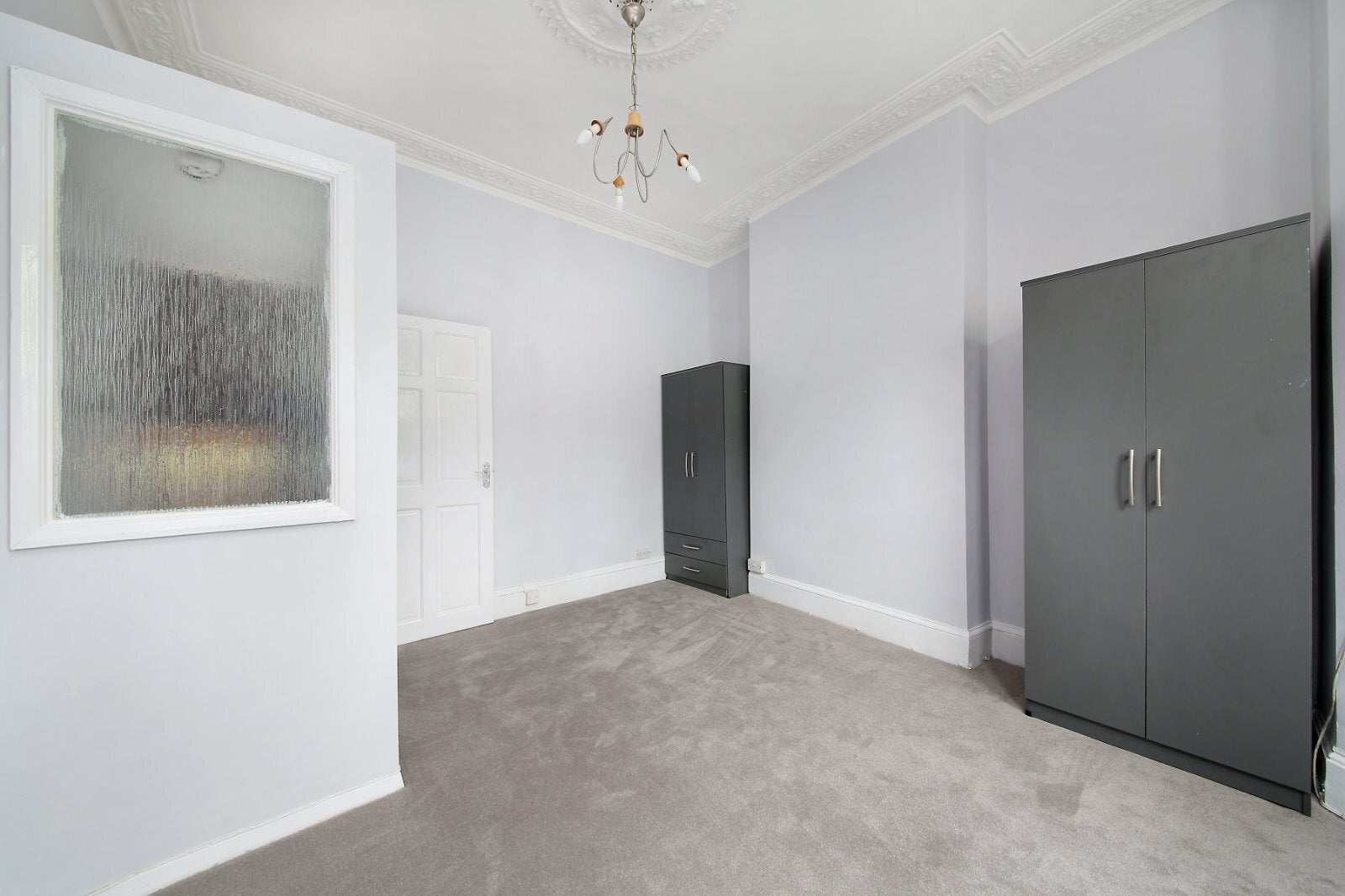 Flat Parma Crescent in Greater London