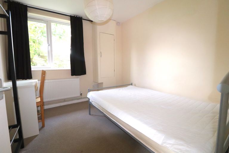 Room Hayfield Road in Oxford