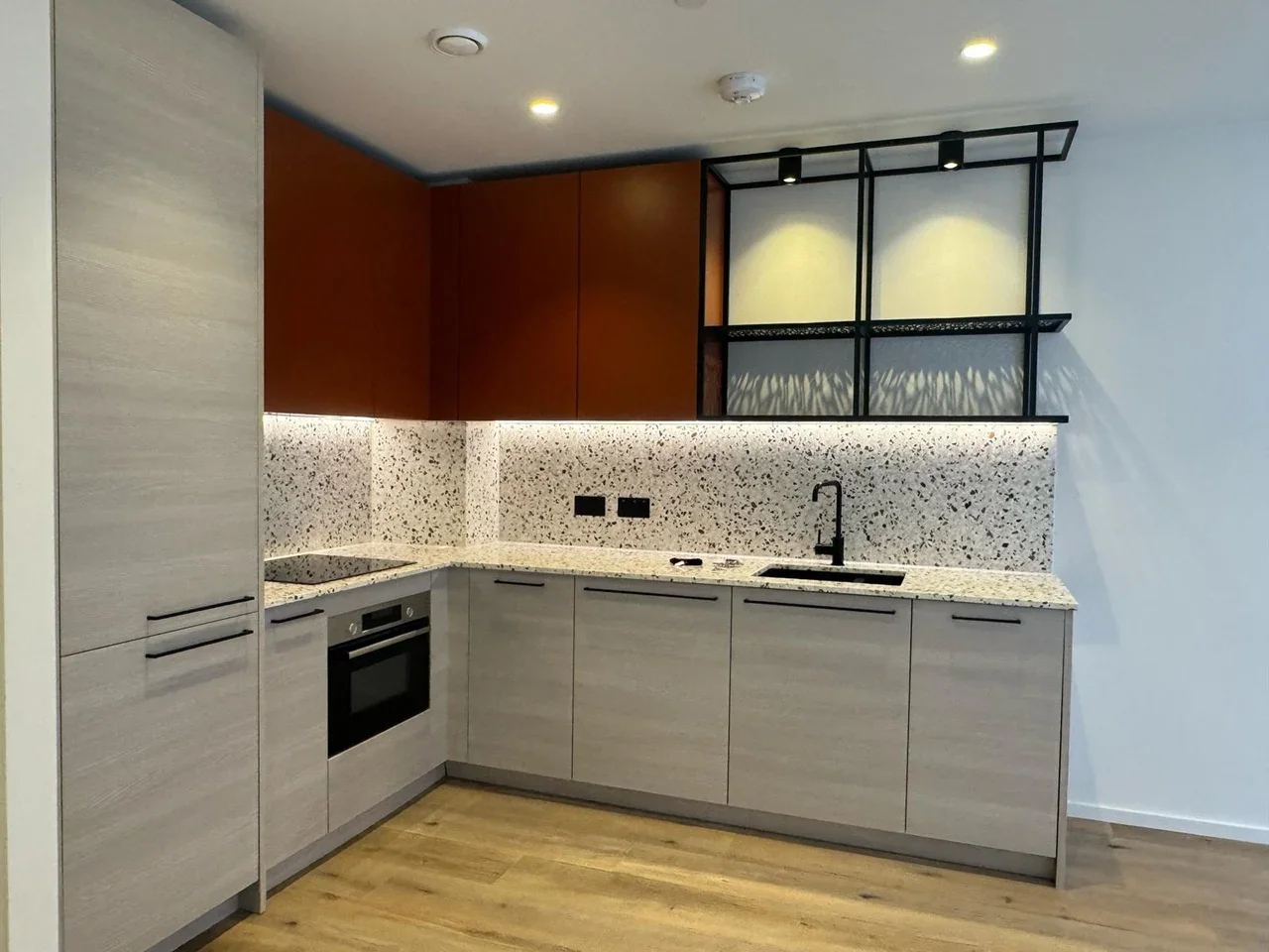 Flat Hemlock Street in Greater London