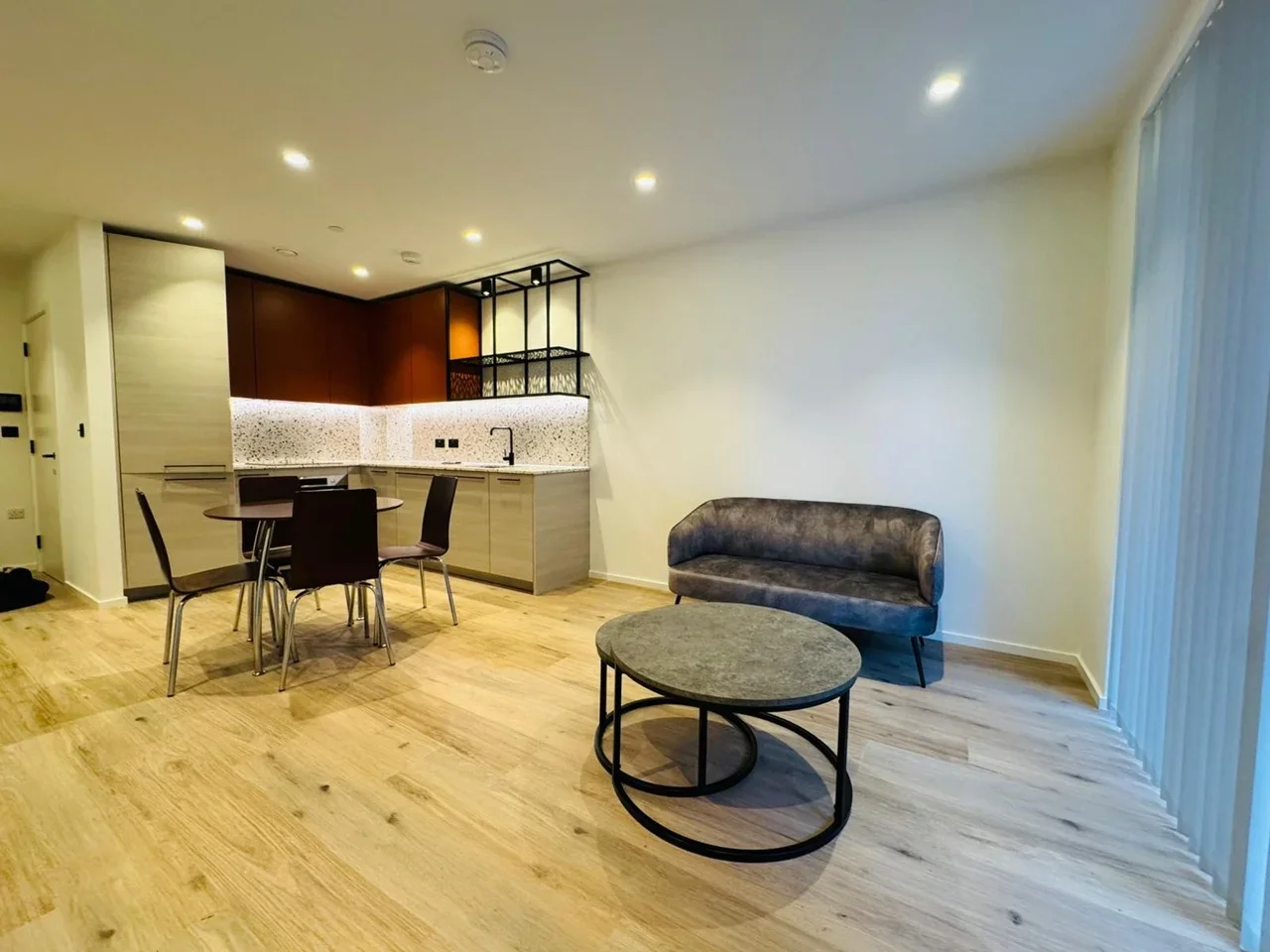 Flat Hemlock Street in Greater London